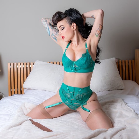 Green lingerie set worn once for photoshoot: bra, panties & garter - Picture 1 of 8
